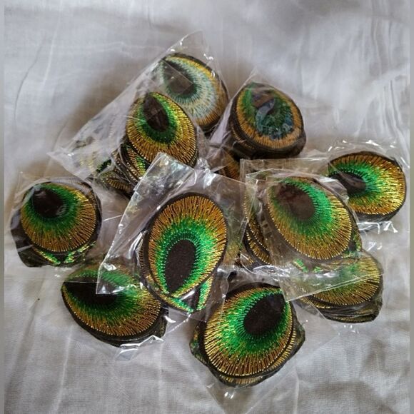 APPLIQUE/PATCHES 10 PC PEACOCK FEATHER  EMBROIDERED IRON -ON  1.97" X 1.57 - Picture 4 of 4